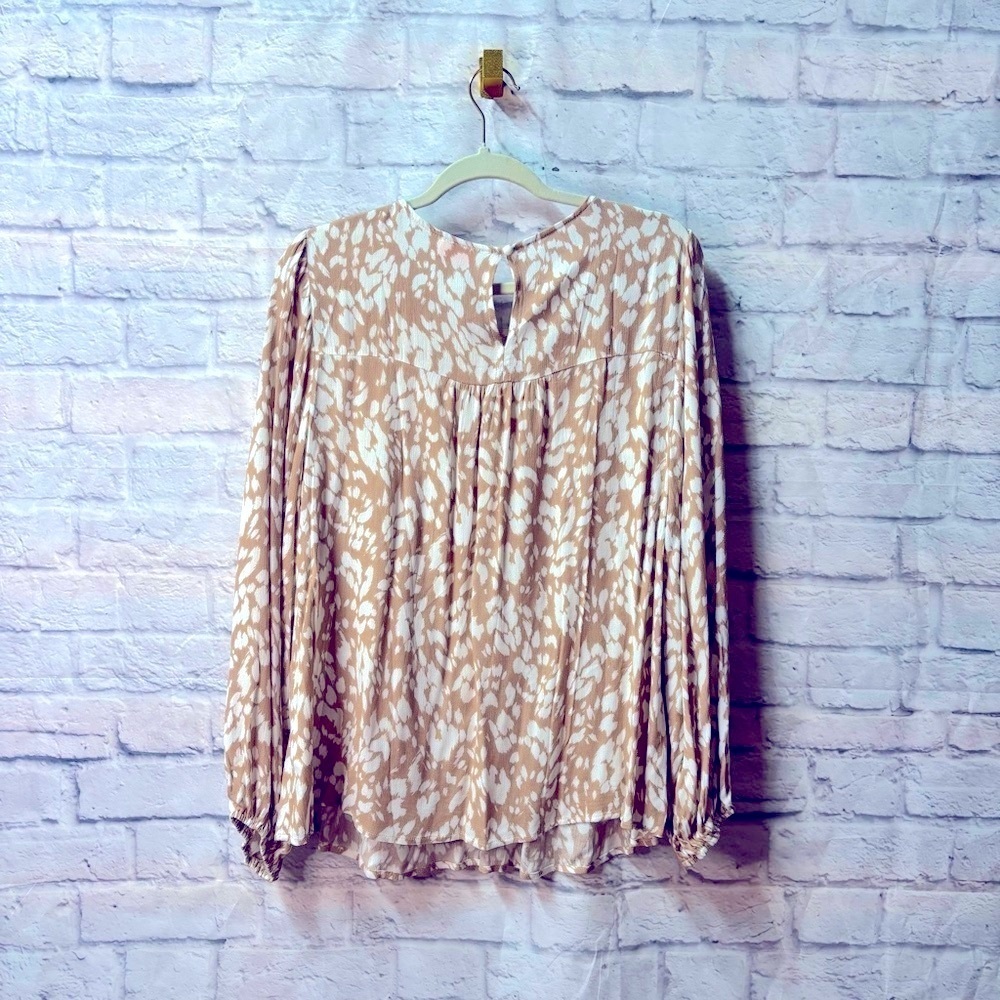 Flowy Blouse - Picture 2 of 7